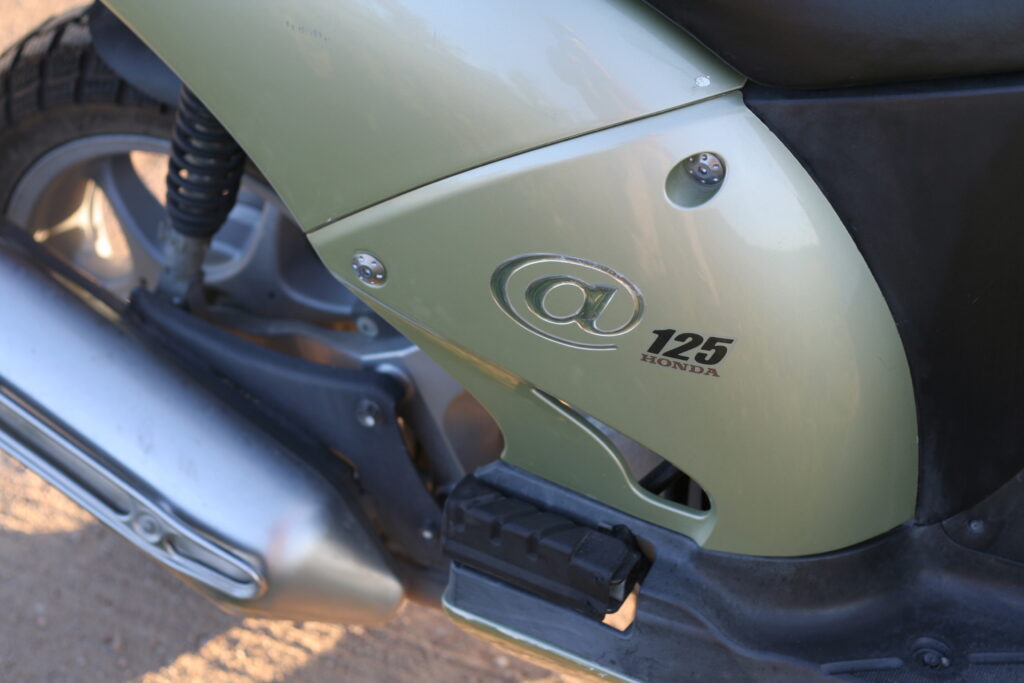 Detail skútru Honda NES 125 ccm
